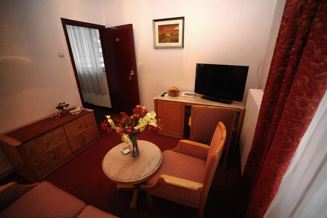 Majdanpek Golden Inn Hotel מראה חיצוני תמונה
